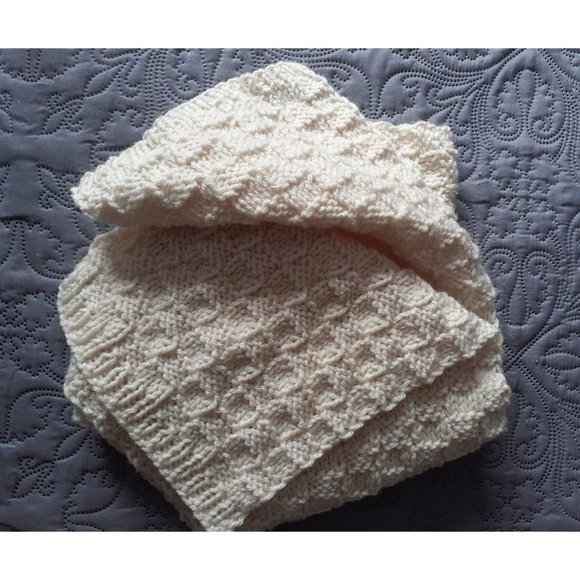 Off White knitted shawl - Picture 8 of 10